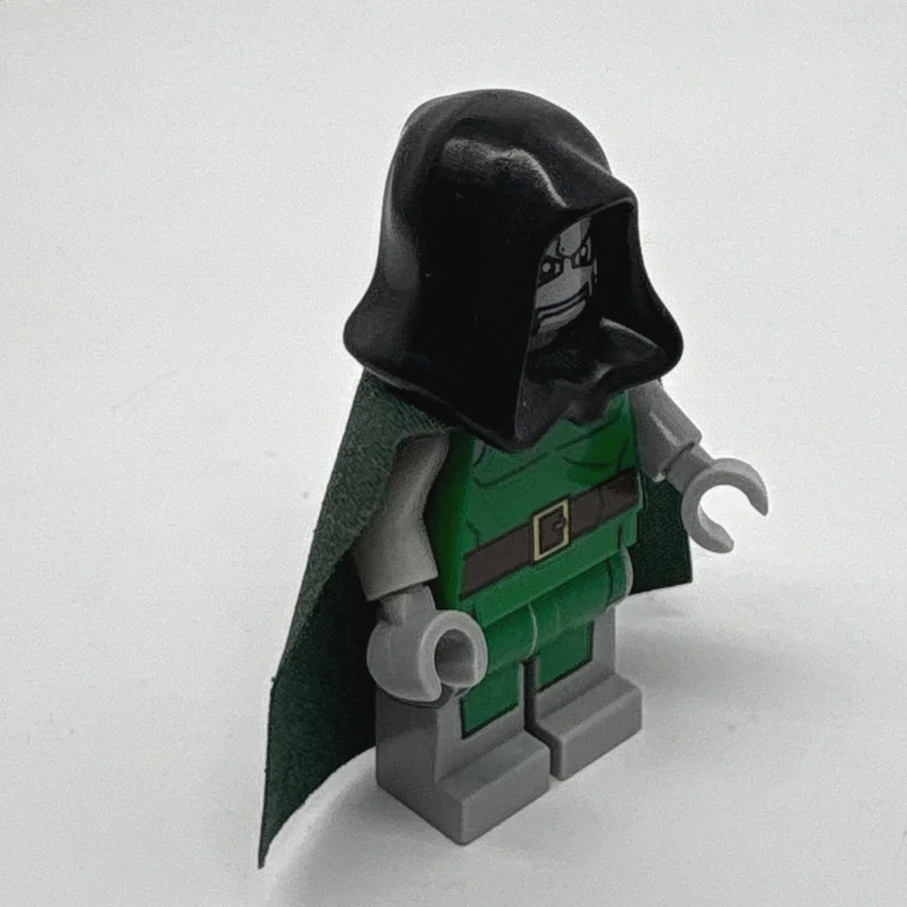 LEGO Marvel Super Heroes Doctor Doom Minifigure Dr. Doom Green Tunic Fabric Cape